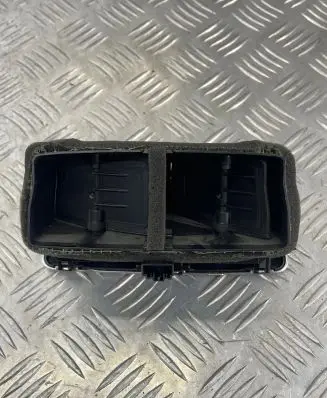 Rear air vent grill