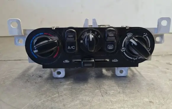Mazda 323 F Climate control unit BJ3DE
