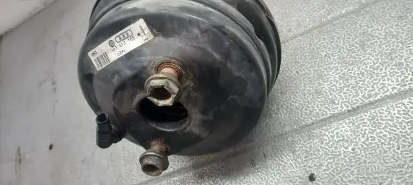 Audi A4 S4 B5 8D Brake booster