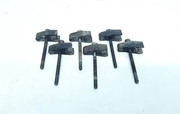 Mercedes-Benz E W211 Fuel Injector clamp holder 