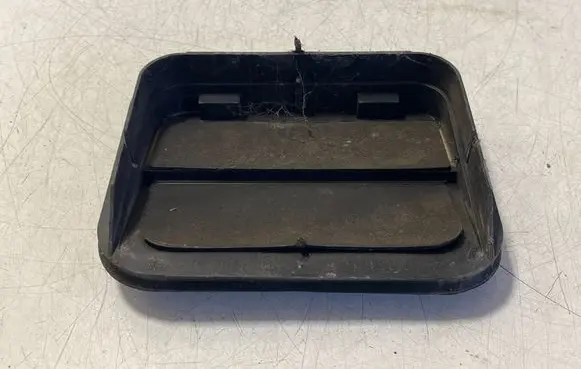 Tesla Model S Quarter panel pressure vent 2F2AB280B62AB