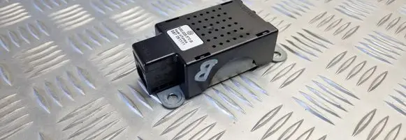 Volkswagen Golf VI Aerial antenna amplifier 5M0035570B