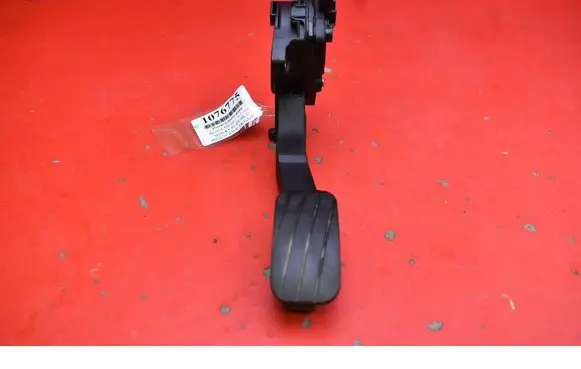 Buick Roadmaster Accelerator throttle pedal 180101626R