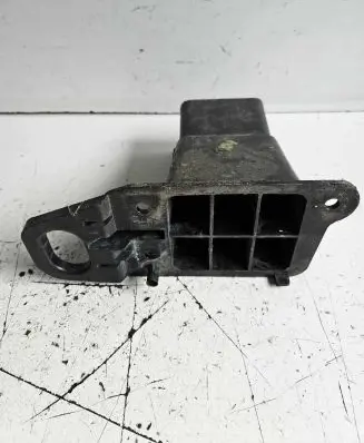 Peugeot 5008 Front bumper mounting bracket 9682791280