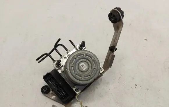 BMW i3 ABS Pump 6895508JLK01