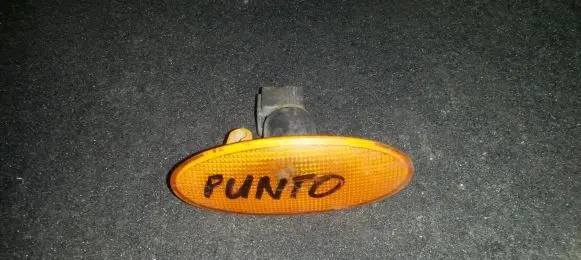 Fiat Punto (176) Front fender indicator light 16595 Nenustatyta