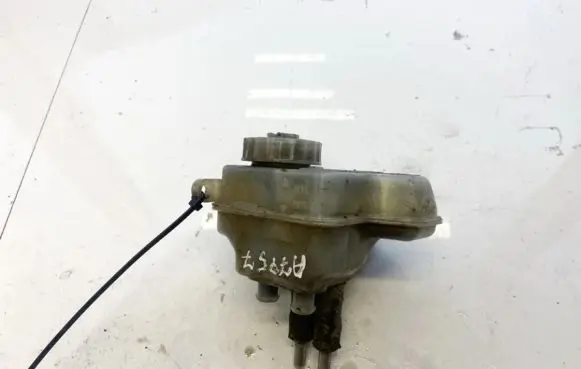 Volkswagen PASSAT B4 Brake fluid reservoir 