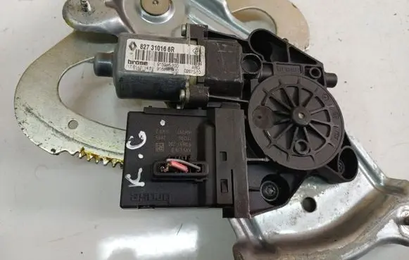 Renault Scenic III - Grand scenic III Rear door window regulator motor 827310166R