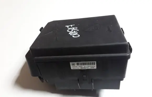 Opel Corsa E Fuse module 39068007