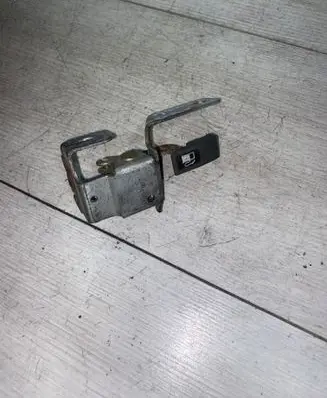 Honda CR-V Fuel tank opening switch 