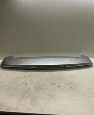 Tailgate/trunk spoiler