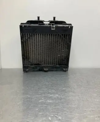 BMW 5 F10 F11 Engine oil radiator 7572542 P8413002