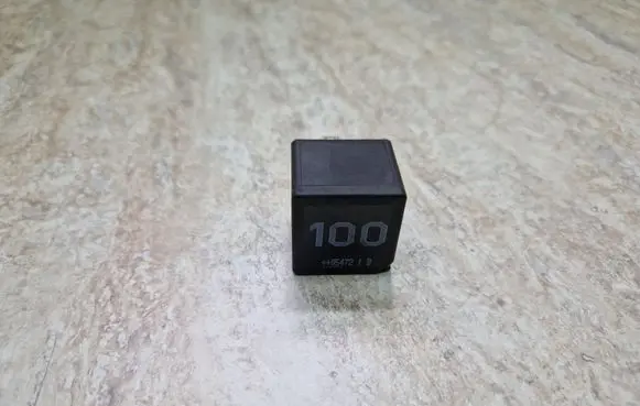 Volkswagen PASSAT B6 Other relay 7M0951253A V23136J6X45