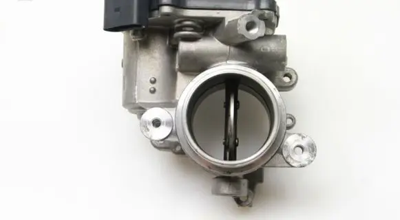 Volkswagen Golf VII Throttle valve 04L128063T