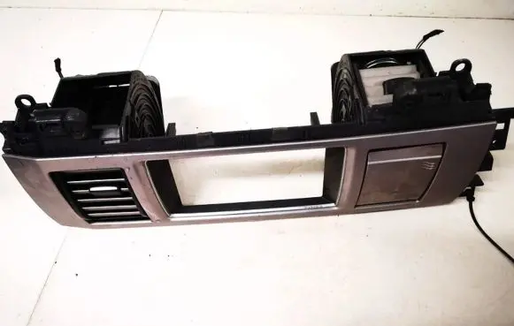 Jaguar XF Dash center air vent grill 8x2319k617bg 8x23-19k617-bg