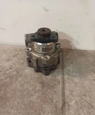 BMW 5 E60 E61 Power steering pump 7693974113