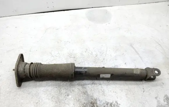 KIA Sportage Rear shock absorber/damper 553003U800