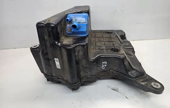 Audi A4 S4 B9 8W AdBlue liquid reservoir 