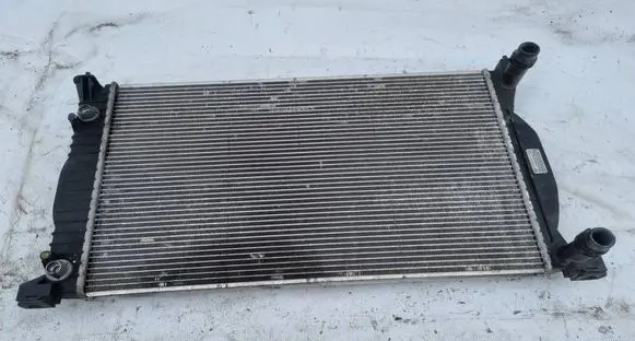 Audi A4 S4 B7 8E 8H Coolant radiator 8E0121251AQ