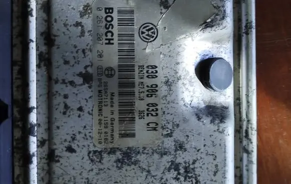 Volkswagen Polo Engine control unit/module 030906032cm 0261207201