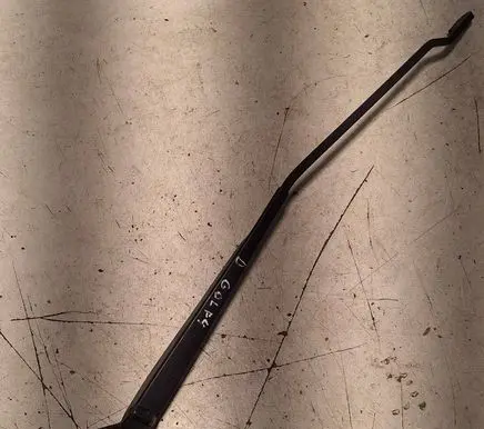 Front wiper blade arm