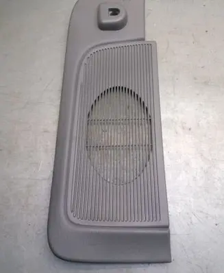 Chrysler Voyager Subwoofer grill/trim 008252601