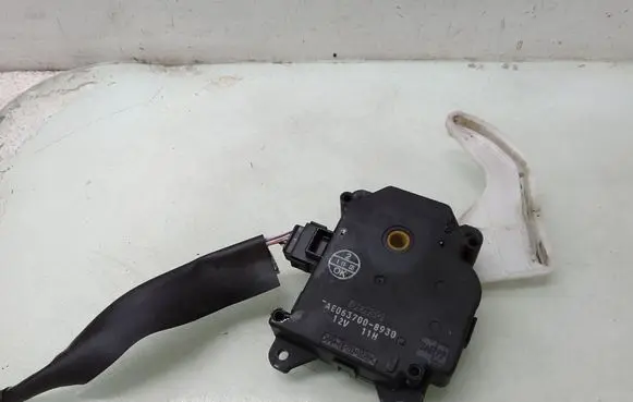 Toyota Corolla Verso E121 Air flap motor/actuator AE0637008930