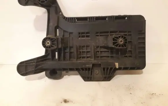 Volkswagen Touran I Battery box tray 1K0915333B