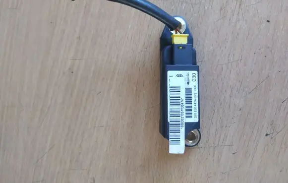 Mercedes-Benz S W220 Airbag deployment crash/impact sensor 2208204426
