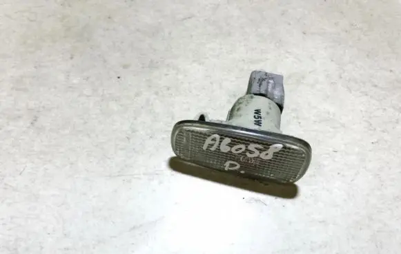 Toyota Corolla Verso E121 Front fender indicator light