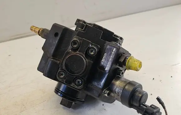 Land Rover Freelander 2 - LR2 Fuel injection high pressure pump 0986437034 4567892 10007749591