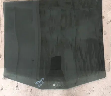 Volkswagen Touran I Rear side window 43R001595
