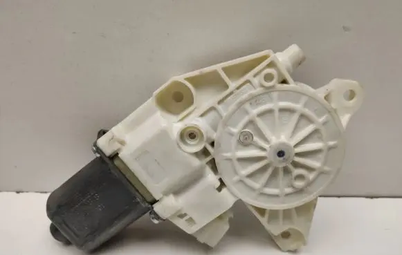 Mercedes-Benz S W222 Front door window regulator motor A1669060301