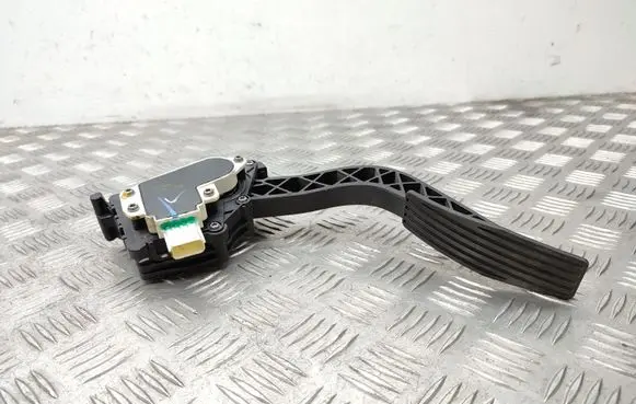 Buick Encore I Accelerator throttle pedal 96892406