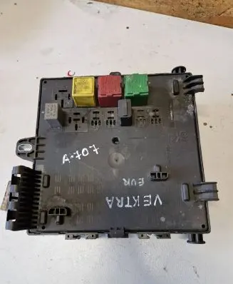 Opel Signum Fuse module 13189924 71EZR0 004959
