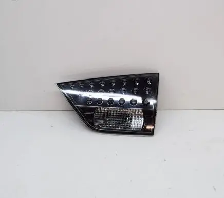 Mitsubishi Outlander Tailgate rear/tail lights