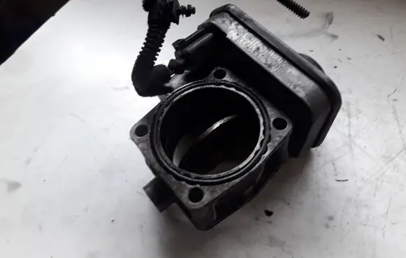 Opel Astra J Engine shut-off valve 8981052101