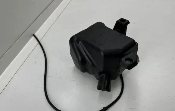 Windshield washer fluid reservoir/tank