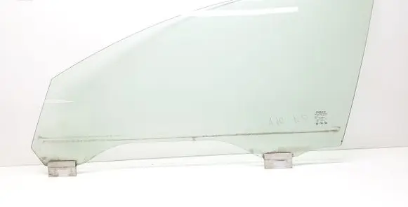 Volvo V50 Front door window glass four-door