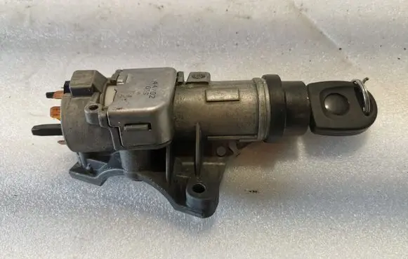 Audi A4 S4 B6 8E 8H Ignition lock 4B0905851G