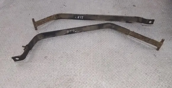Fuel tank mounting bracket