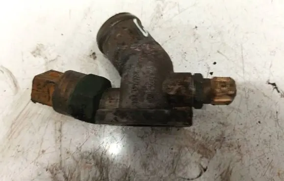 Engine coolant pipe/hose