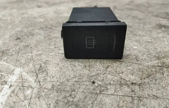 Volkswagen Golf V Windscreen/window heater switch 3B0959621B