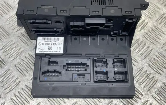 Mercedes-Benz E W211 Fuse module 2115453901