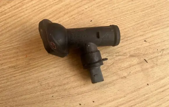Volkswagen Golf V Engine coolant pipe/hose 03L121121A 03G121121B