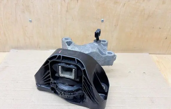 Renault Captur Engine mount bracket 112100024R