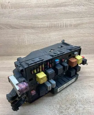 Opel Astra H Fuse module 13191126 5DK00866807