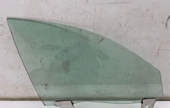 Maserati Ghibli Front door window glass four-door