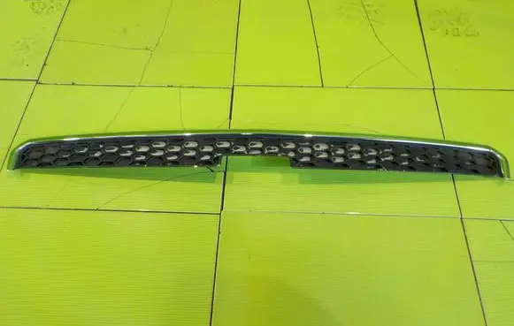 Chevrolet Captiva Front bumper upper radiator grill 96442715