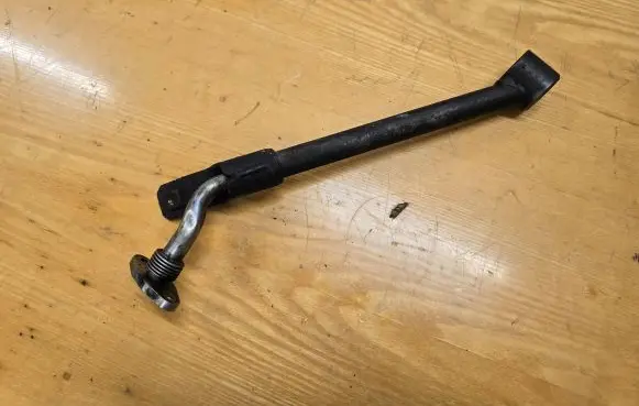 Volkswagen Caddy Turbo turbocharger oiling pipe/hose 03G145736E